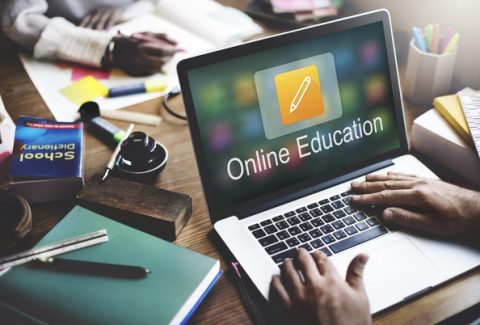 ONLINE SCHOOLING VS TRADITIONAL SCHOOLING