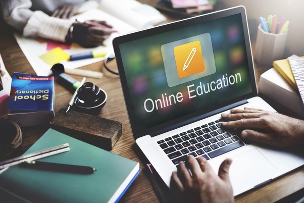 ONLINE SCHOOLING VS TRADITIONAL SCHOOLING
